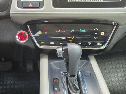 Used 2019 Honda HR-V Touring image 18