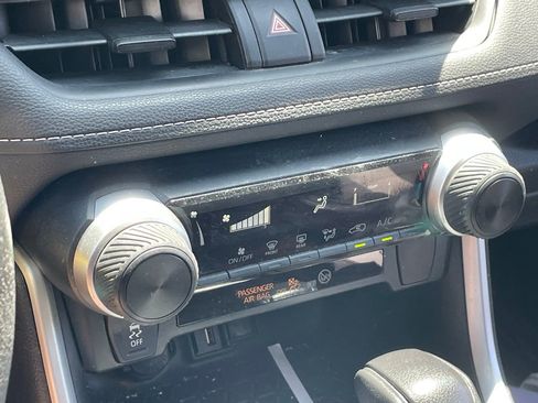 Used 2021 Toyota RAV4 LE w/ Carpet Mat Package (TMS) FWD image 9
