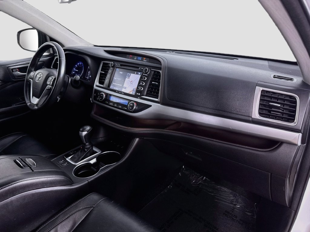 Used 2018 Toyota Highlander XLE AWD/4WD image 38
