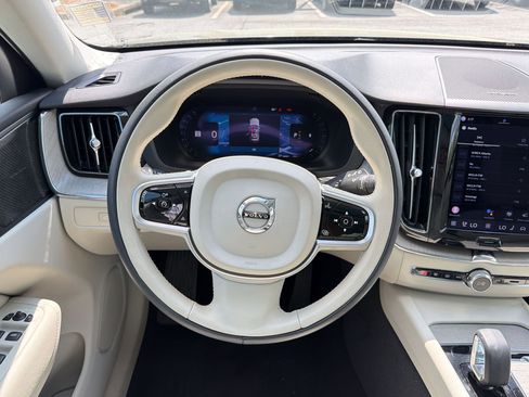 Used 2023 Volvo XC60 B5 Plus image 16