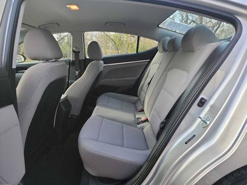 Used 2020 Hyundai Elantra SE image 28