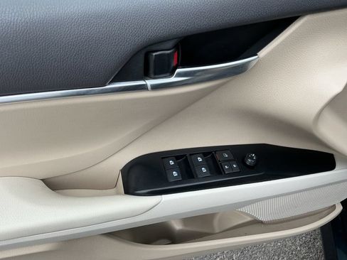 Used 2018 Toyota Camry LE FWD image 18