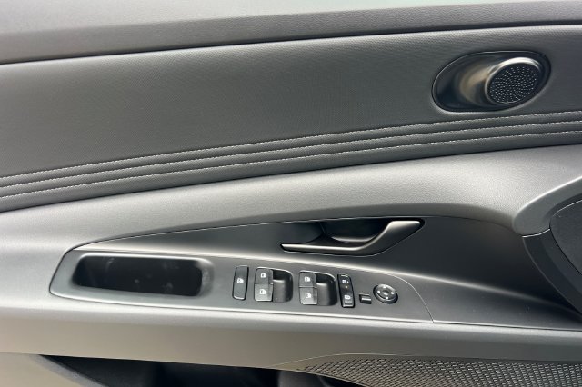 New 2026 Hyundai Elantra SEL Sport FWD image 10