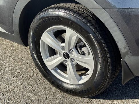 Used 2023 Kia Sorento LX image 5