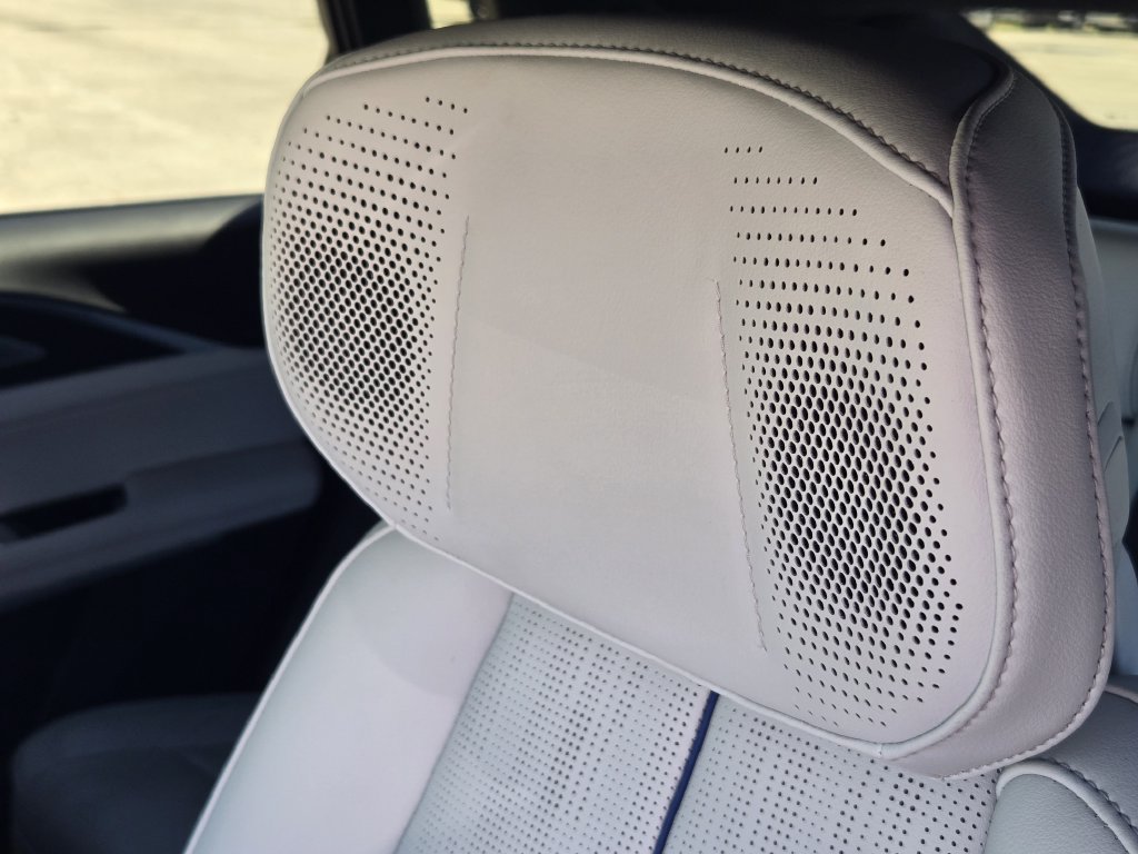Used 2024 Cadillac Lyriq Luxury w/ LPO, Floor Liner Package RWD image 15