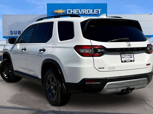 Used 2025 Honda Pilot TrailSport image 11