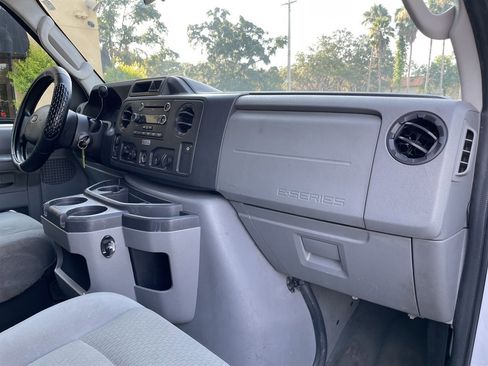 Used 2009 Ford E-350 and Econoline 350 XLT image 15