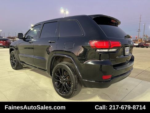Used 2019 Jeep Grand Cherokee Altitude image 12
