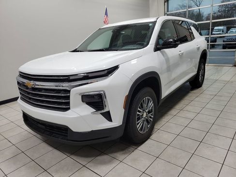 Used 2024 Chevrolet Traverse LT image 15