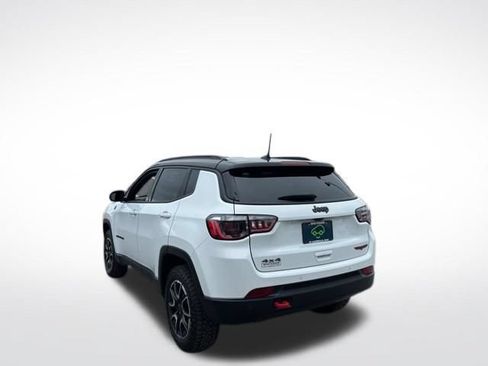 Used 2025 Jeep Compass Trailhawk AWD/4WD image 11