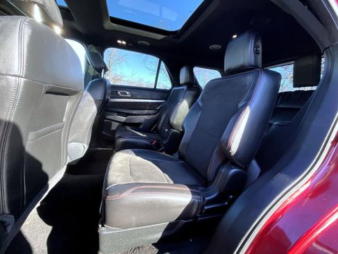 Used 2018 Ford Explorer XLT w/ Equipment Group 202A image 22