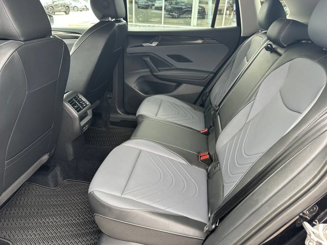 Certified 2025 Volkswagen Tiguan SE AWD/4WD image 30