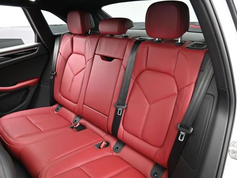 Certified 2026 Porsche Macan AWD/4WD image 24
