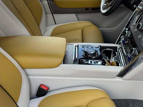 Used 2025 Rolls-Royce Cullinan AWD/4WD image 58
