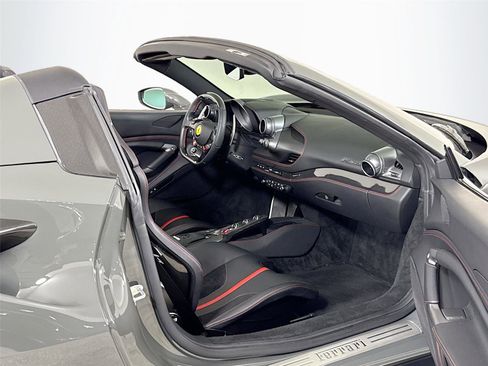 Used 2021 Ferrari F8 Tributo image 29