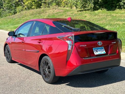 Used 2016 Toyota Prius Four Touring image 4