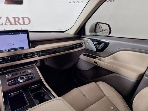 Used 2022 Lincoln Aviator Reserve w/ Equipment Group 201A RWD image 28