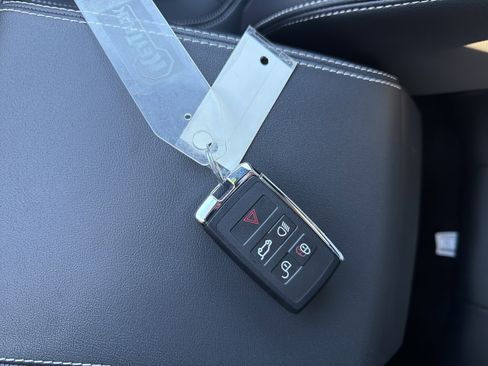 Used 2024 Jaguar E-PACE R-Dynamic SE image 31