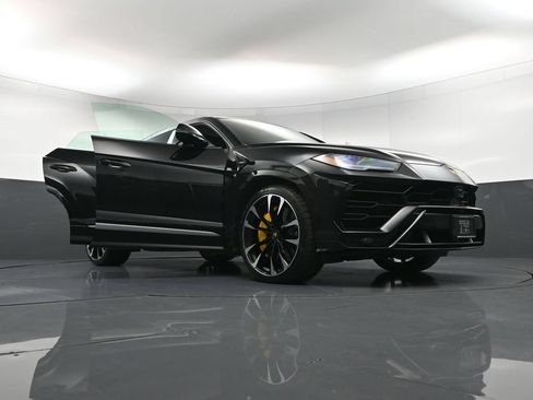 Used 2022 Lamborghini Urus AWD/4WD image 41