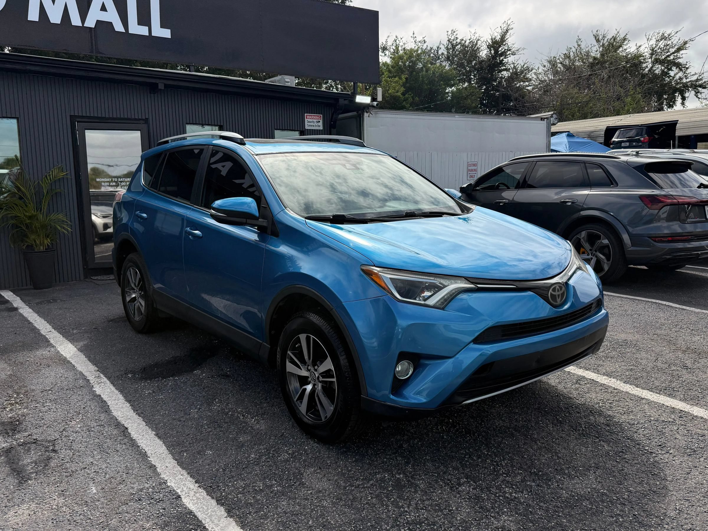 Used 2017 Toyota RAV4 XLE FWD image 3