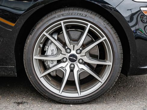 Used 2025 Genesis G70 2.5T image 9