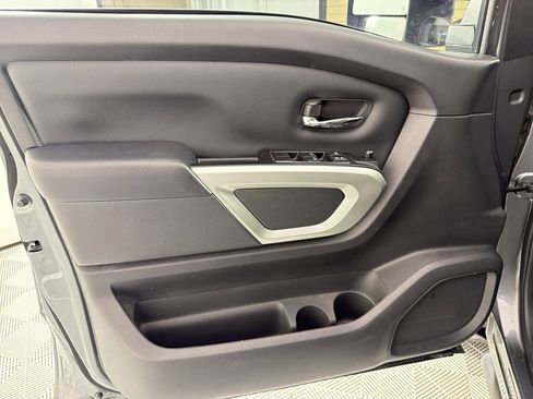 Used 2024 Nissan Titan SV w/ SV Convenience Package RWD image 13