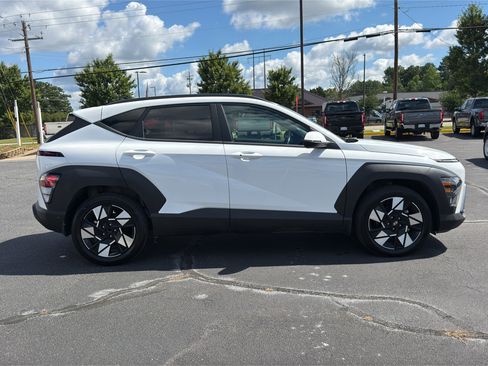 Used 2025 Hyundai Kona SEL FWD image 4