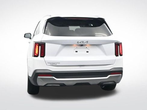 Used 2024 Kia Sorento S image 9