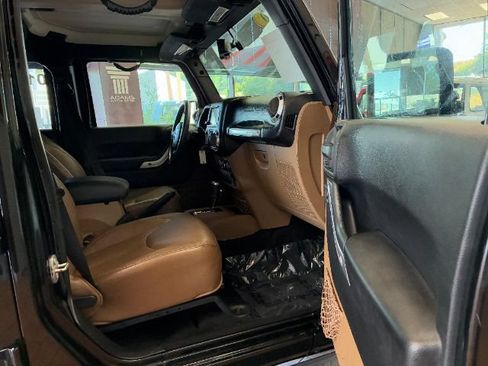 Used 2016 Jeep Wrangler Unlimited Sahara w/ Max Tow Package AWD/4WD image 35