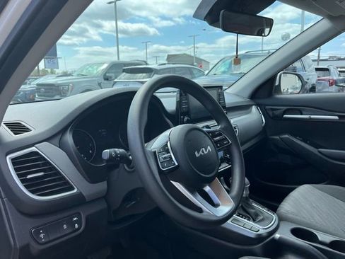 Certified 2022 Kia Seltos LX image 19