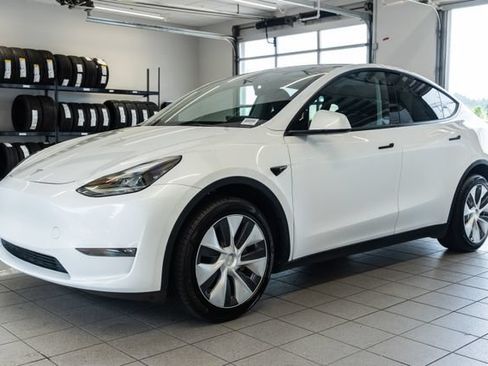 Used 2023 Tesla Model Y Long Range AWD/4WD image 3