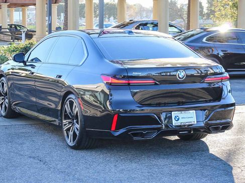 Used 2023 BMW 760i xDrive w/ Luxury Rear Seating Package image 4