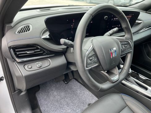 Used 2025 Buick Envista Sport Touring image 33