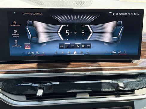 New 2026 BMW X5 xDrive50e w/ M Sport Package AWD/4WD image 35