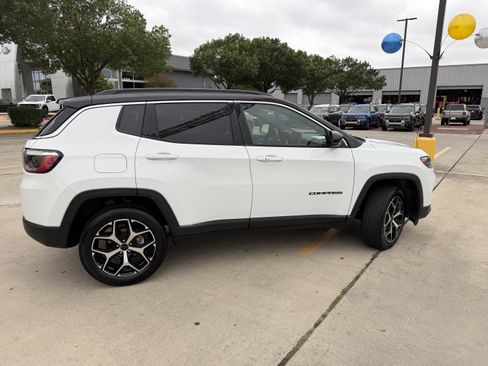 Used 2025 Jeep Compass Limited AWD/4WD image 5