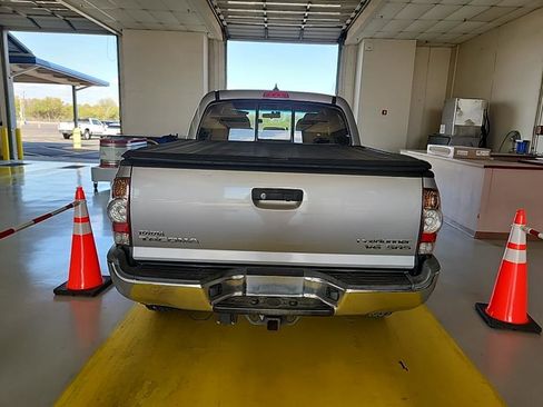 Used 2015 Toyota Tacoma PreRunner image 5