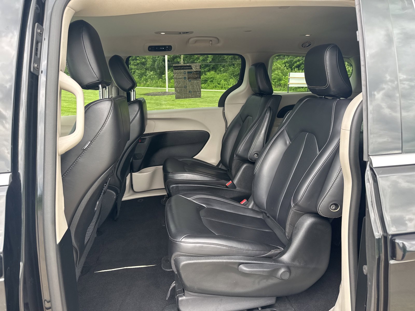 Used 2024 Chrysler Pacifica Limited FWD image 18