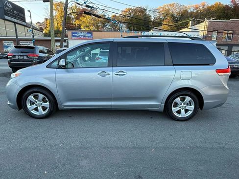Used 2013 Toyota Sienna LE FWD image 4