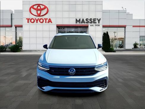 Used 2023 Volkswagen Tiguan SE R-Line image 8