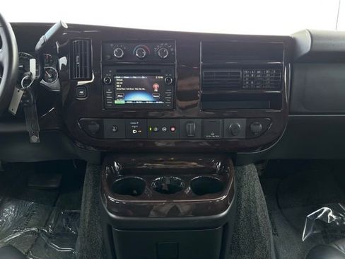 Used 2017 Chevrolet Express 2500 Extended image 18