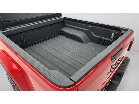 Used 2024 Jeep Gladiator Sport AWD/4WD image 9