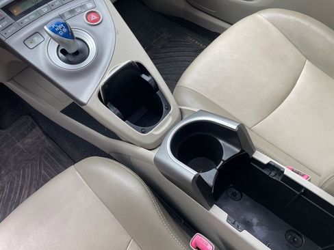 Used 2013 Toyota Prius Four w/ Deluxe Solar Roof Pkg image 9