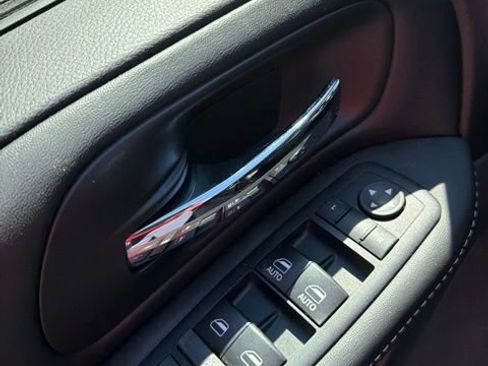 Used 2017 Dodge Grand Caravan SXT w/ Driver Convenience Group FWD image 9