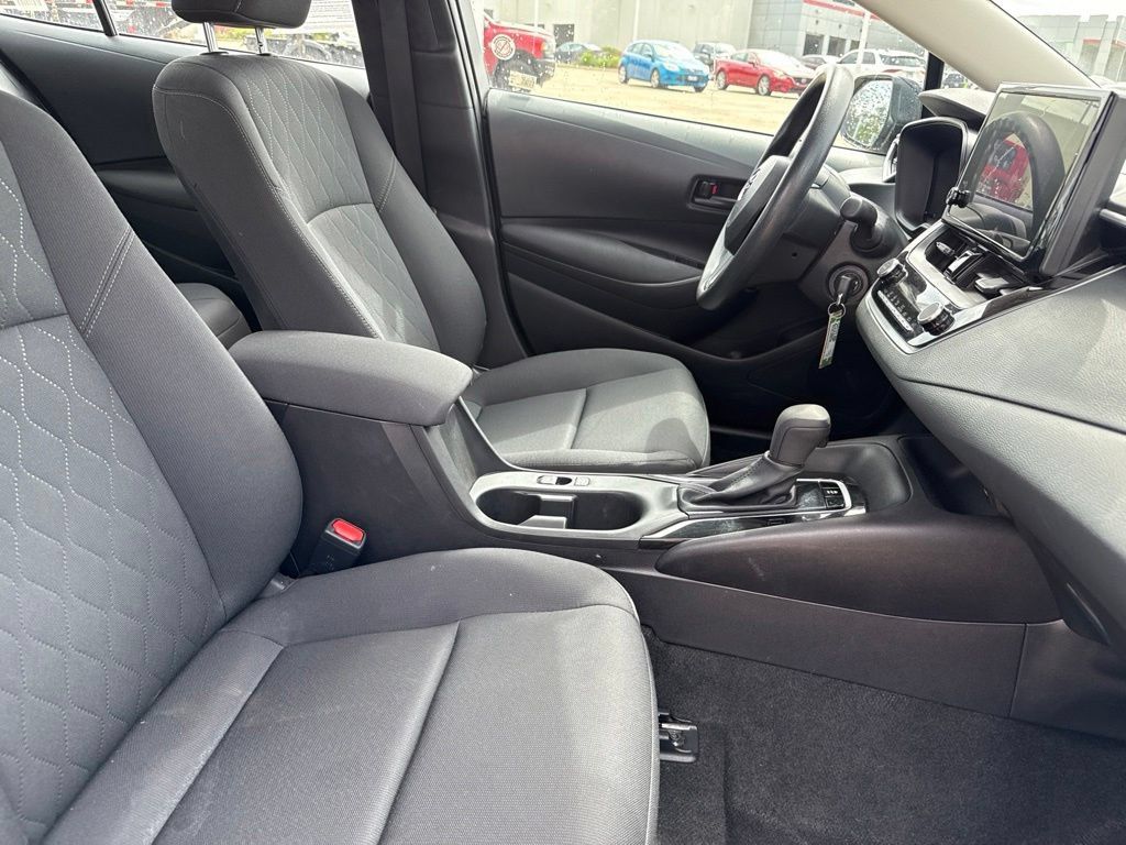 Used 2025 Toyota Corolla LE FWD image 18