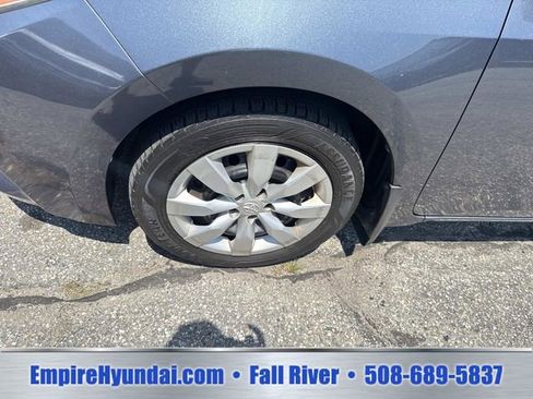 Used 2016 Toyota Corolla LE FWD image 11