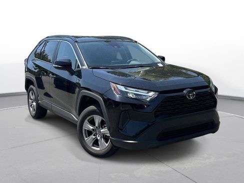 Used 2025 Toyota RAV4 XLE FWD image 4