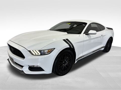 Used 2015 Ford Mustang Coupe image 1
