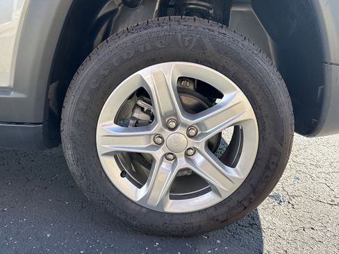 Used 2023 Jeep Compass Latitude w/ Convenience Group image 19