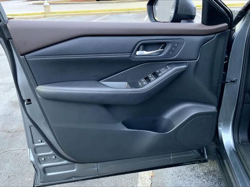 Used 2023 Nissan Rogue SL w/ SL Premium Package image 21