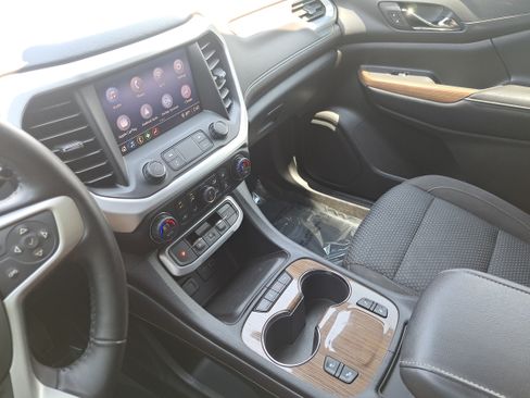 Used 2020 GMC Acadia SLE w/ Driver Convenience Package FWD image 25